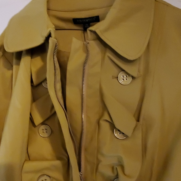 Jacket - Picture 2 of 4